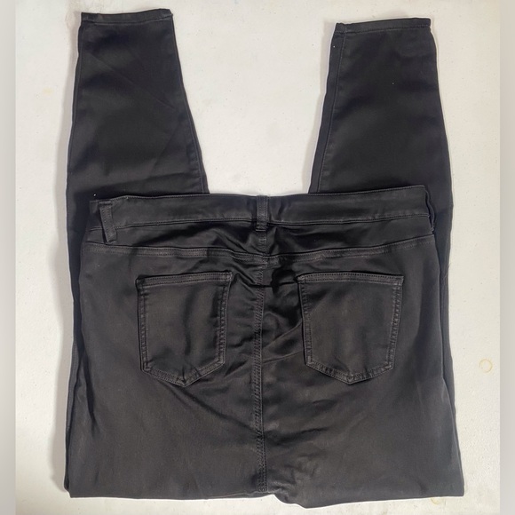 Celebrity Pink Black Wash Mid Rise Skinny Jeans - Picture 2 of 4